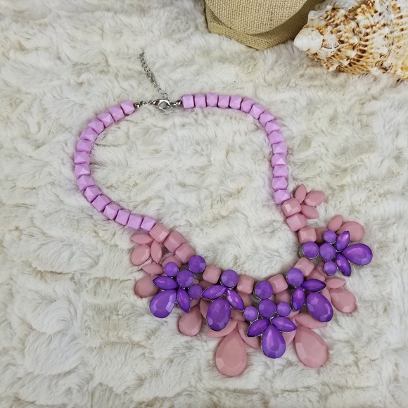 STATEMENT NECKLACE Pink and Purple Faceted Acrylic Stones - Picture 4 of 4